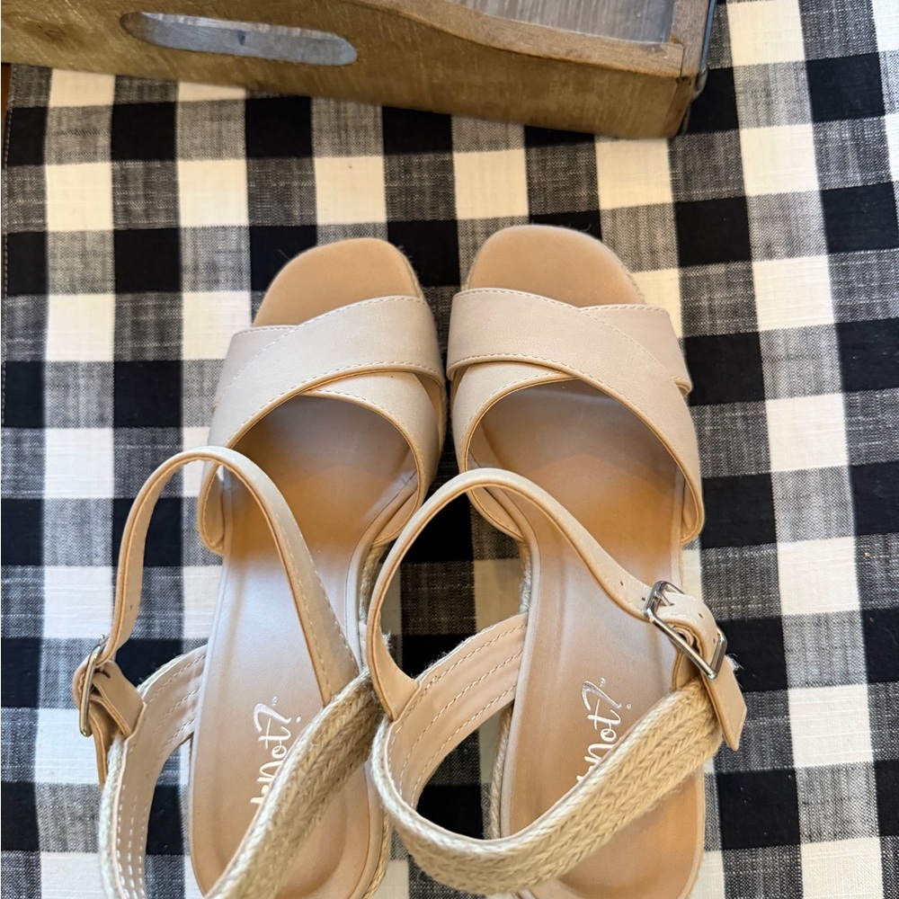 Tan wedge sandals - Picture 4 of 5